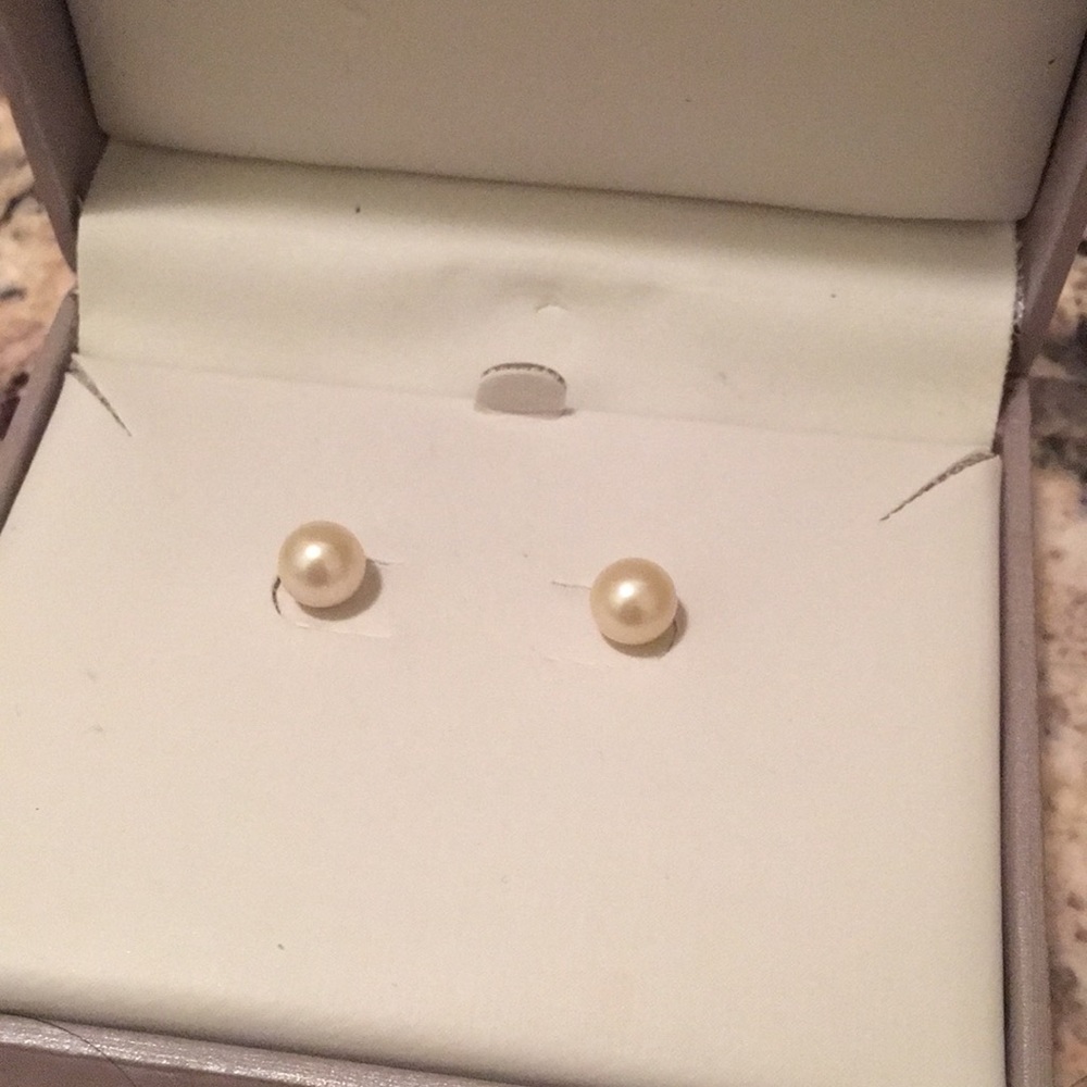 Freshwater Pearl earrings